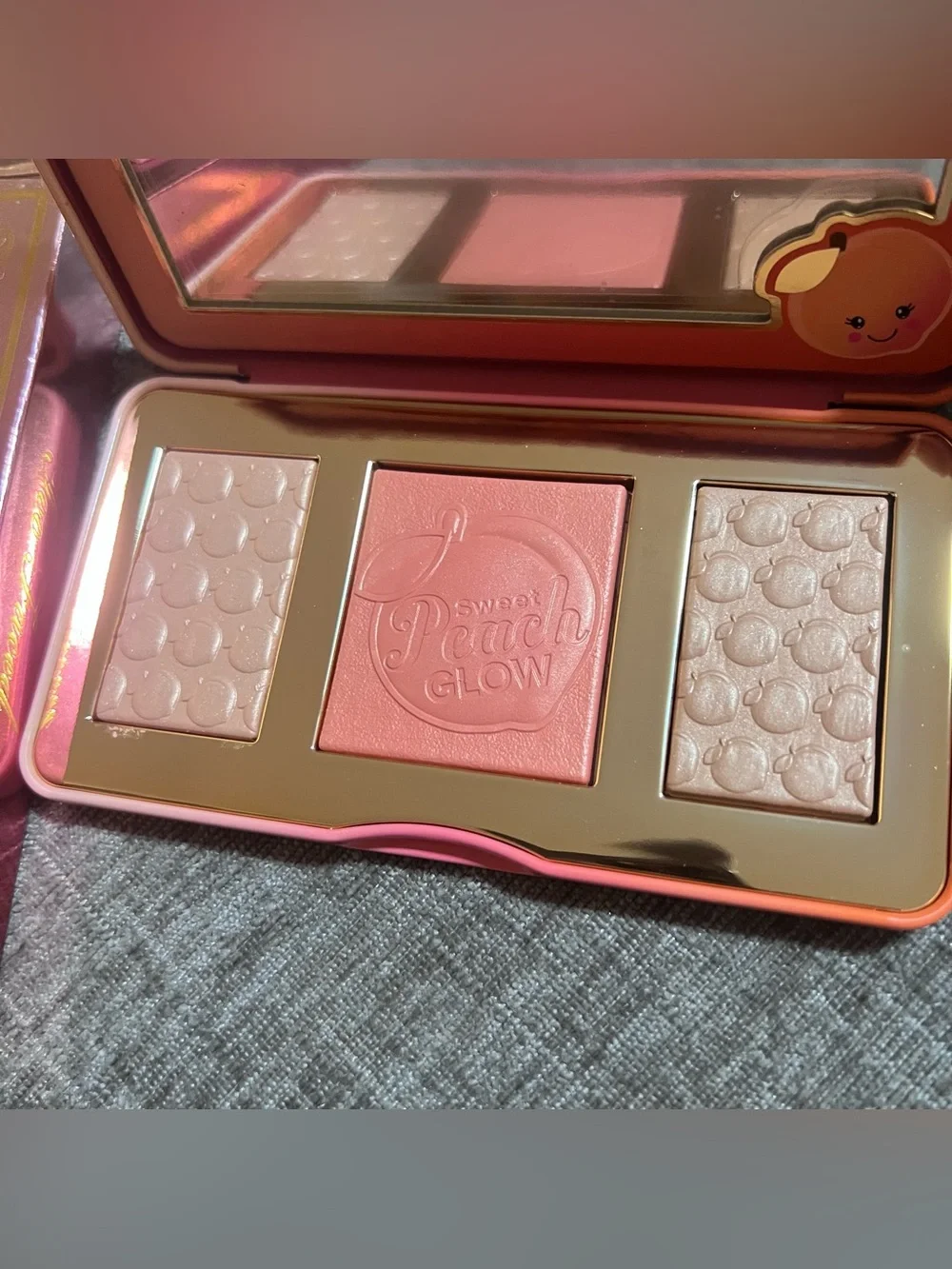 Too Faced Sweet Peach Glow Highlighting Palette